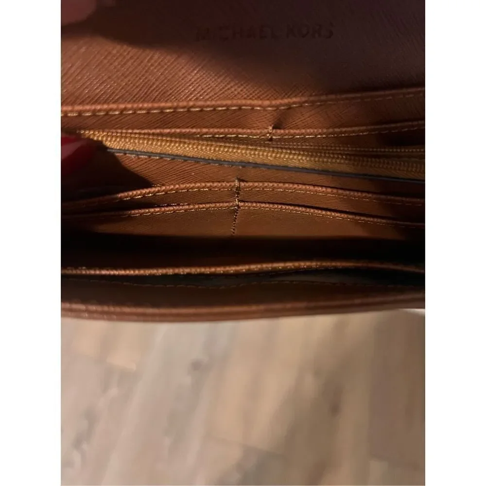 Michael Kors Fulton Carryall Leather Wallet Camel Brown Gold Hardware Classic